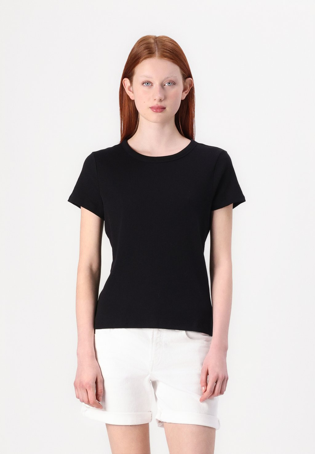 Базовая футболка GAP, черный
Базовая футболка GAP, черный