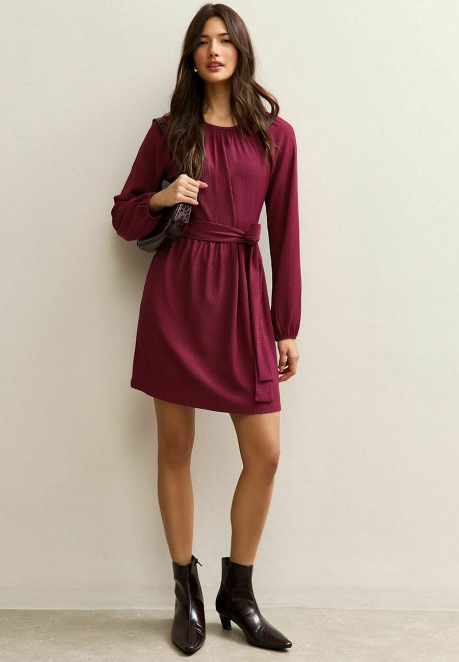 Платье New Look CRINKLED BELTED MINI , Burgundy/Bordeaux
Платье New Look CRINKLED BELTED MINI , Burgundy/Bordeaux