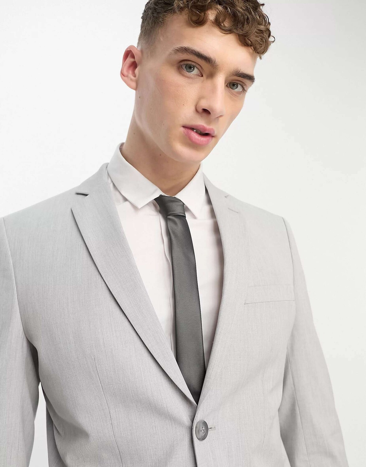 Светло-серый приталенный пиджак Selected Homme
Светло-серый приталенный пиджак Selected Homme