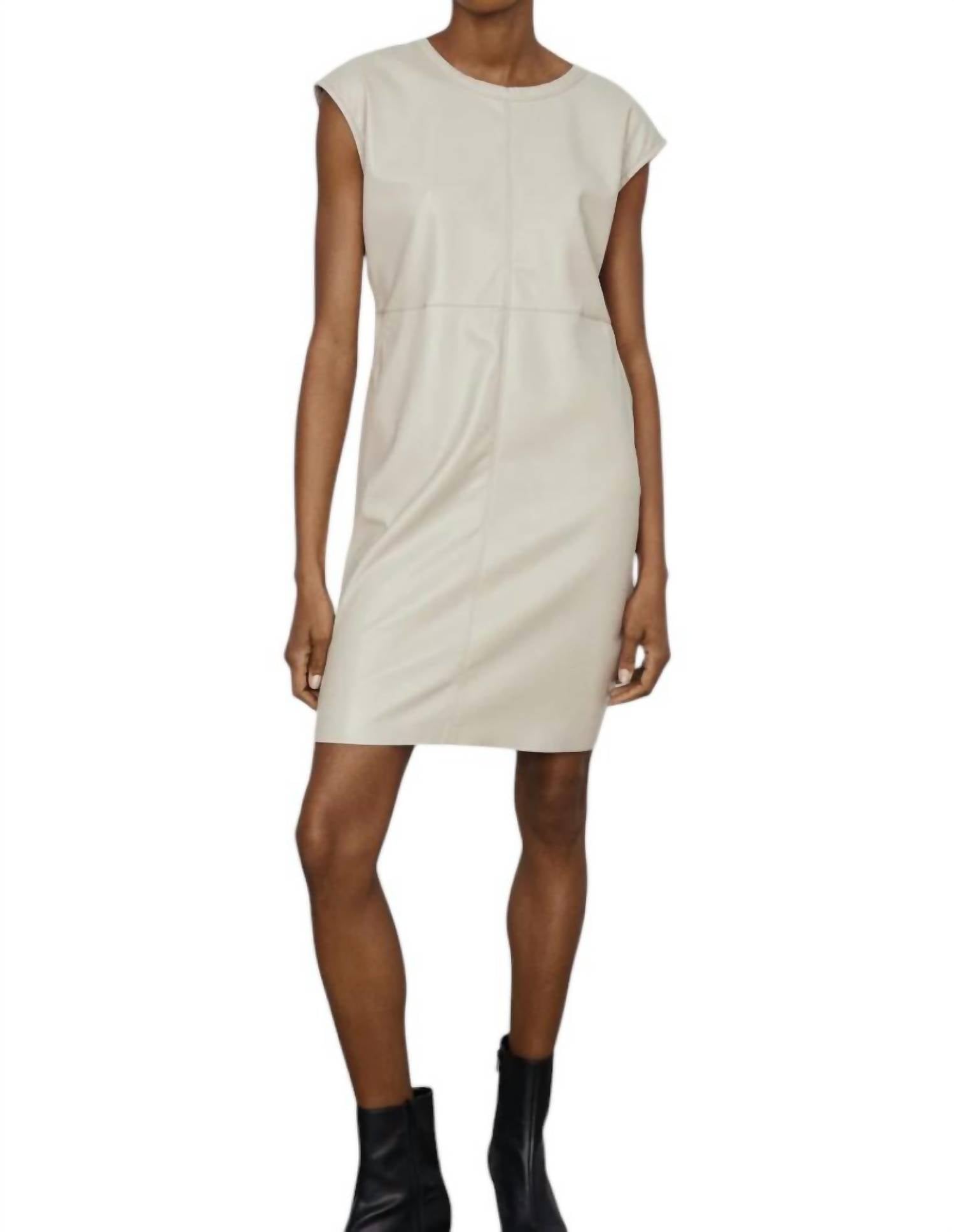 Платье из искусственной кожи Cassi Desert цвета хаки-беж MELISSA NEPTON
Платье из искусственной кожи Cassi Desert цвета хаки-беж MELISSA NEPTON