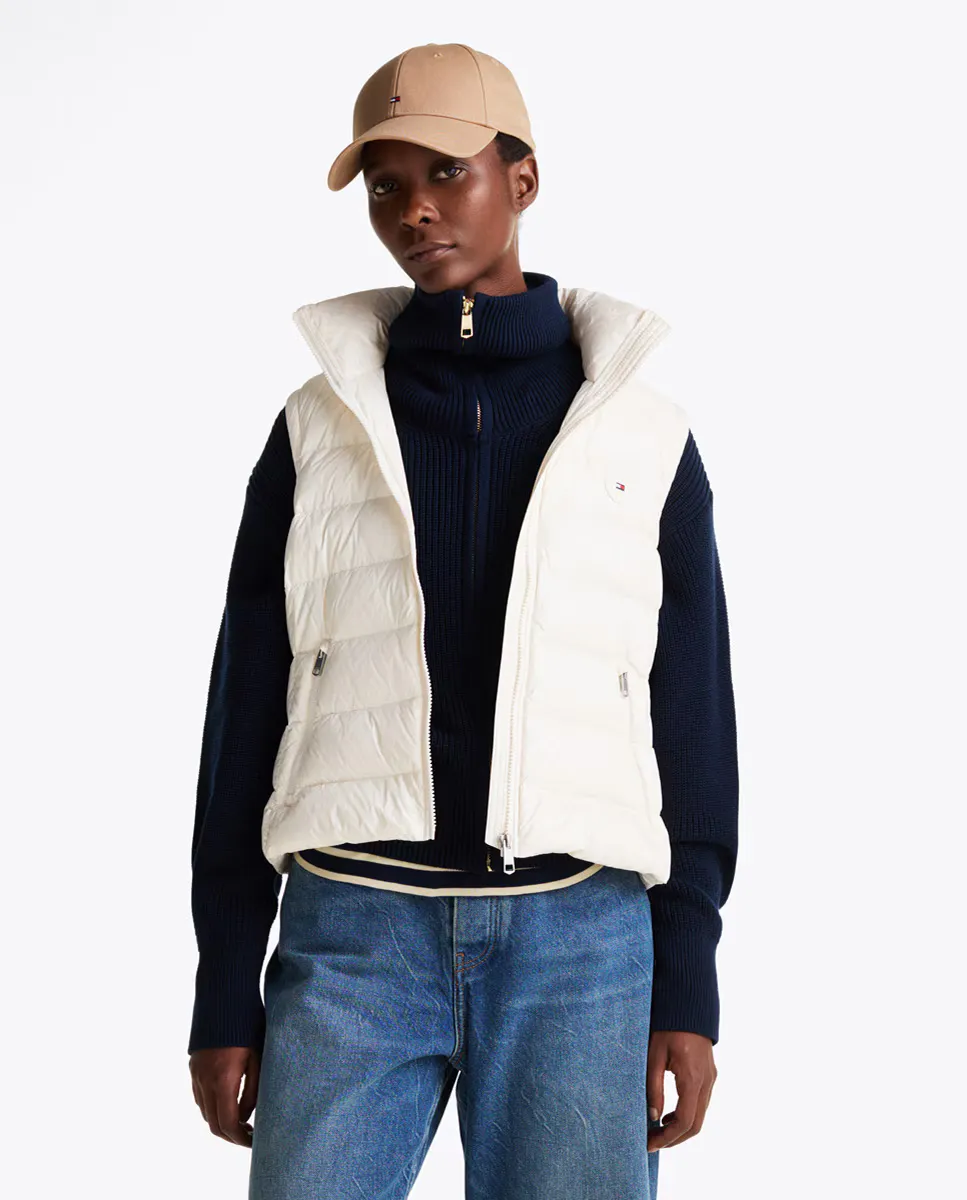 Женский ватный жилет с высоким воротником и застежкой-молнией Tommy Hilfiger, белый 
Женский ватный жилет с высоким воротником и застежкой-молнией Tommy Hilfiger, белый