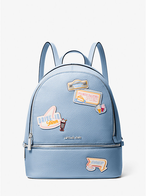 Рюкзак Rhea среднего размера с декором Michael Kors, синий 
Рюкзак Rhea среднего размера с декором Michael Kors, синий