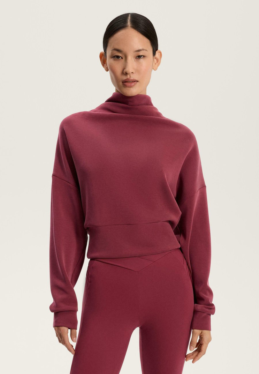 Толстовка OYSHO ROLL NECK WITH SOFT-TOUCH, Dark Purple
Толстовка OYSHO ROLL NECK WITH SOFT-TOUCH, Dark Purple