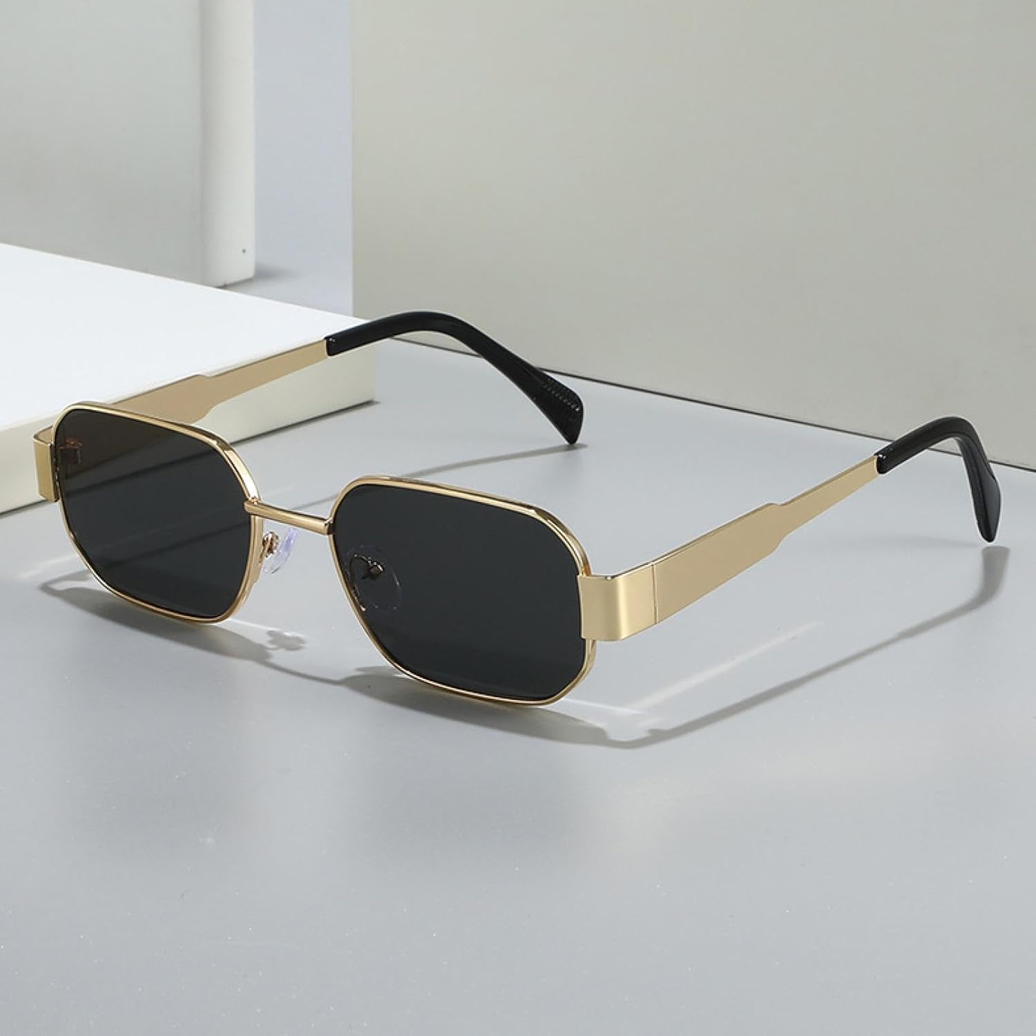 Солнцезащитные очки для женщин и мужчин в стиле ретро, многоугольная металлическая оправа, прозрачные линзы конфетного цвета, защита от УФ-излучения UV400, панк UATXTAU, Golden Tea
Солнцезащитные очки для женщин и мужчин в стиле ретро, многоугольная металлическая оправа, прозрачные линзы конфетного цвета, защита от УФ-излучения UV400, панк UATXTAU, Golden Tea