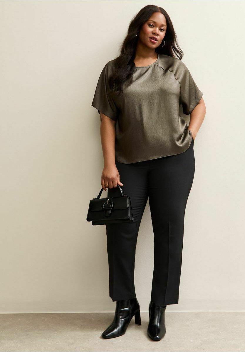 Блуза New Look Curves CURVES SHORT SLEEVE, Pewter/Metallic Black
Блуза New Look Curves CURVES SHORT SLEEVE, Pewter/Metallic Black