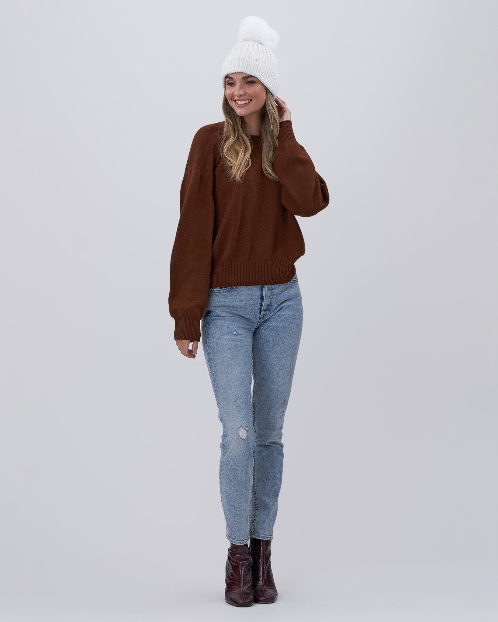 Шапка из металлизированной шерстяной смеси с помпоном из лисьего меха Gorski, слоновая кость/белый
Шапка из металлизированной шерстяной смеси с помпоном из лисьего меха Gorski, слоновая кость/белый