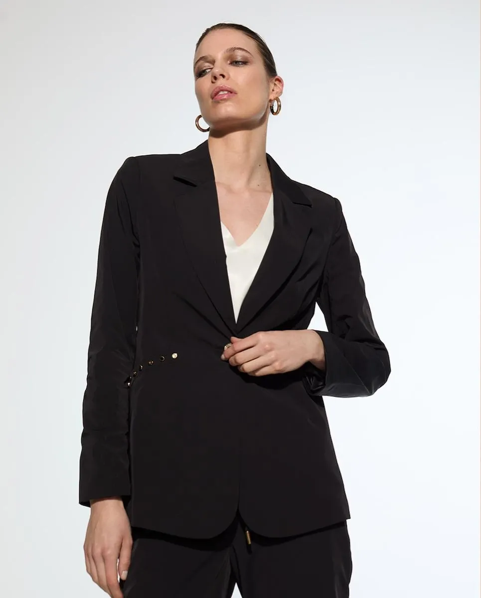 Женский блейзер с заклепками и пуговицей Lola Casademunt, черный
Женский блейзер с заклепками и пуговицей Lola Casademunt, черный