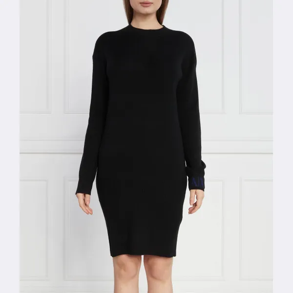 Платье-Платье с добавлением шерсти. Armani Exchange, черный
Платье-Платье с добавлением шерсти. Armani Exchange, черный