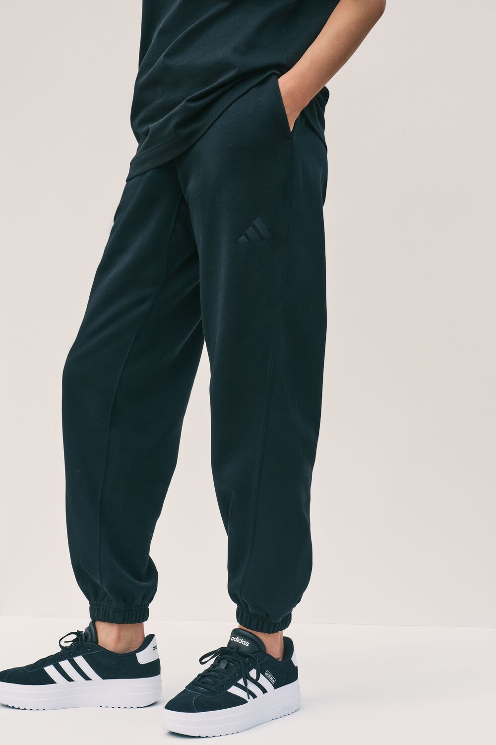 Все szn джоггеры Adidas, черный
Все szn джоггеры Adidas, черный