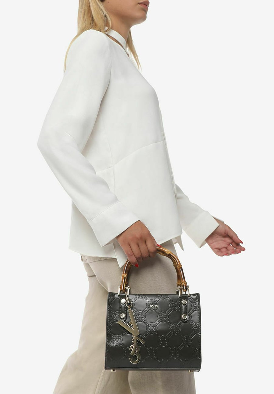 Сумка V73 SHOPPING PERLA, Marrone/Light Brown
Сумка V73 SHOPPING PERLA, Marrone/Light Brown