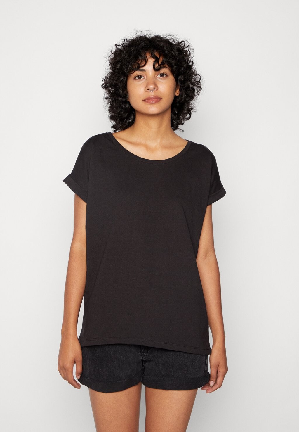 Базовая футболка VILA, черный
Базовая футболка VILA, черный