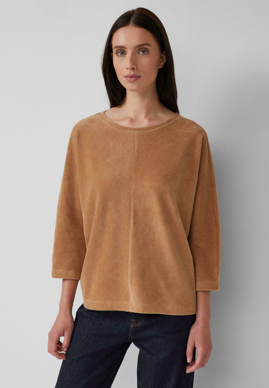 Топ s.Oliver Long sleeved top, Sandstein/Sand
Топ s.Oliver Long sleeved top, Sandstein/Sand