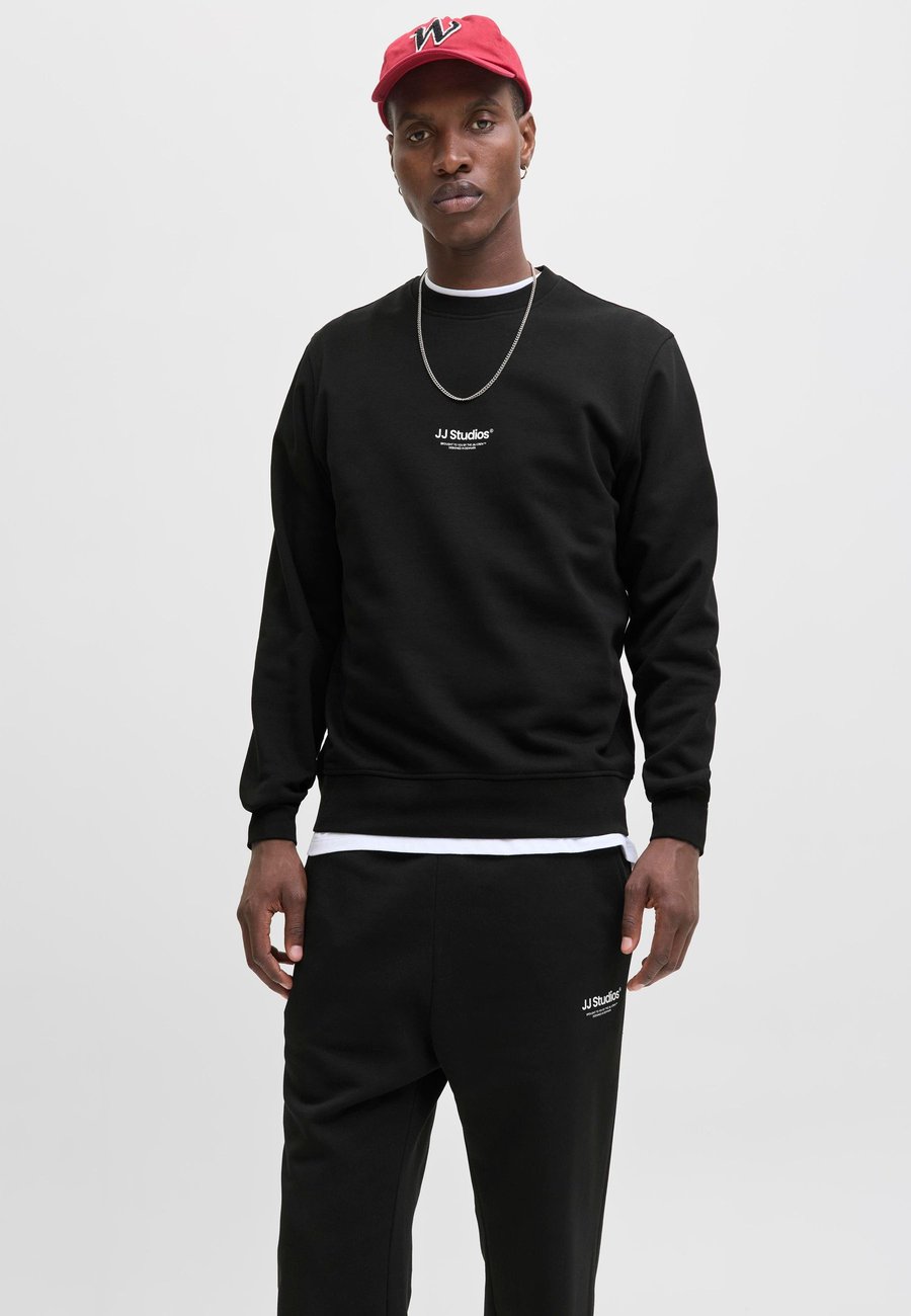 Толстовка Jack & Jones JJESOHO CREW NECK, Black
Толстовка Jack & Jones JJESOHO CREW NECK, Black
