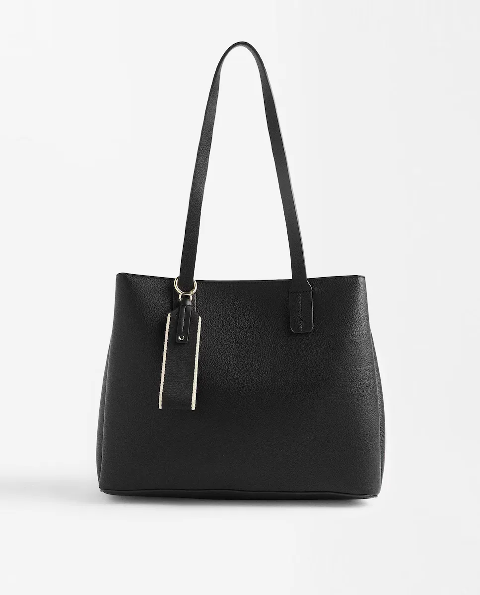 Сумка-тоут с застежкой-молнией и декоративной подвеской Parfois, черный
Сумка-тоут с застежкой-молнией и декоративной подвеской Parfois, черный