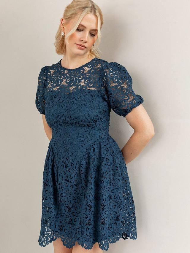Флоральное кружевное мини-платье с пышными рукавами Maya Deluxe, Teal
Флоральное кружевное мини-платье с пышными рукавами Maya Deluxe, Teal
