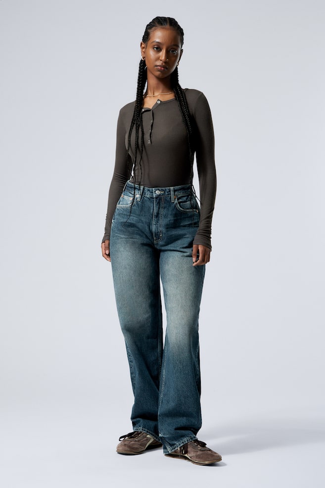 Джинсы Halo Curve с высокой талией и широкими штанинами Weekday, синий
Джинсы Halo Curve с высокой талией и широкими штанинами Weekday, синий