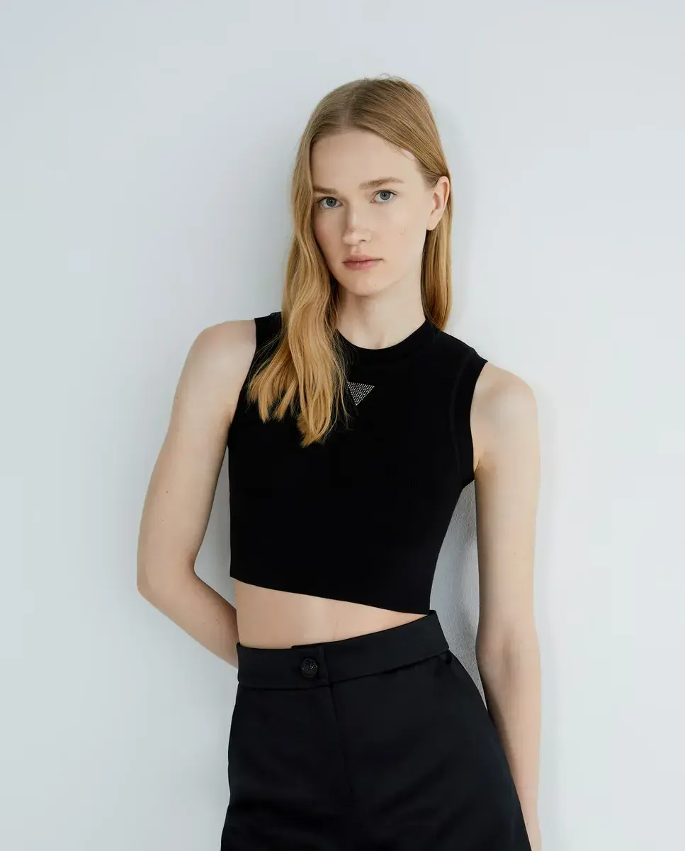 Женский базовый топ Guess, черный
Женский базовый топ Guess, черный