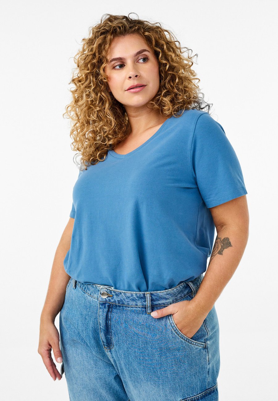 Футболка Zizzi Basic T-shirt, Copen Blue/Mottled Blue, Синий, Футболка Zizzi Basic T-shirt, Copen Blue/Mottled Blue
Футболка Zizzi Basic T-shirt, Copen Blue/Mottled Blue, Синий, Футболка Zizzi Basic T-shirt, Copen Blue/Mottled Blue