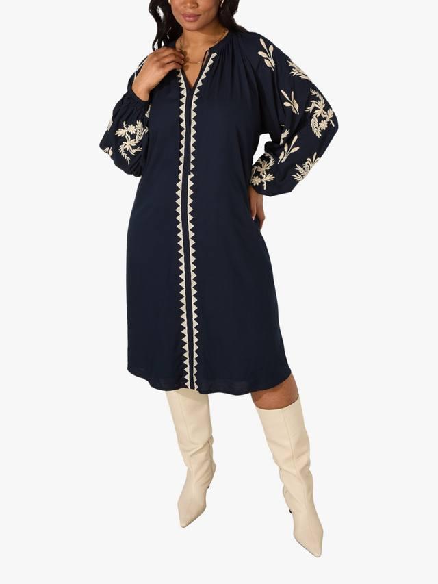 Платье с кривым вышитым рукавом и галстуком на шее Live Unlimited, синий
Платье с кривым вышитым рукавом и галстуком на шее Live Unlimited, синий