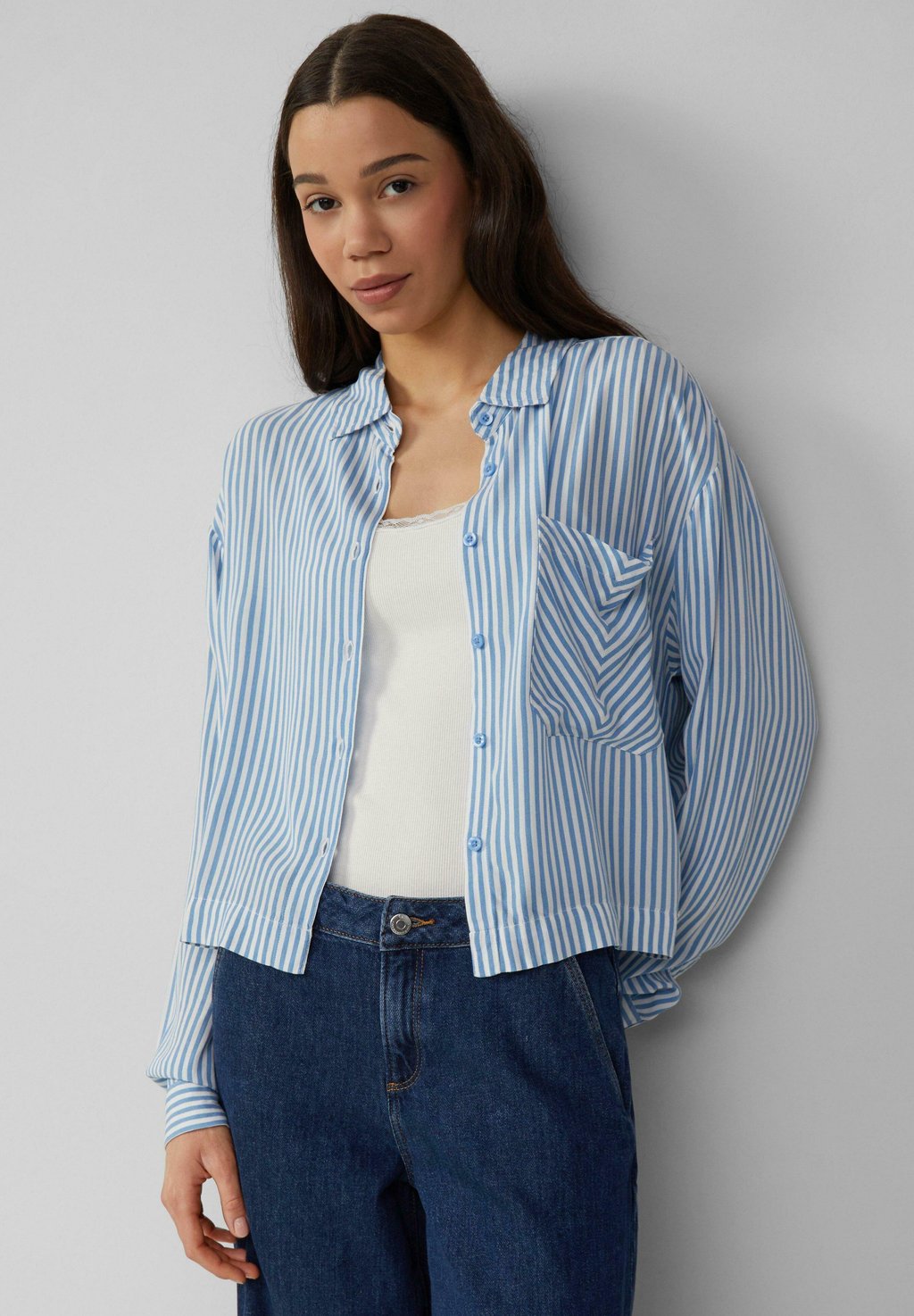 Блузка на пуговицах STREIFEN MIT AUFGESETZTER TASCHE QS, светло-голубой
Блузка на пуговицах STREIFEN MIT AUFGESETZTER TASCHE QS, светло-голубой