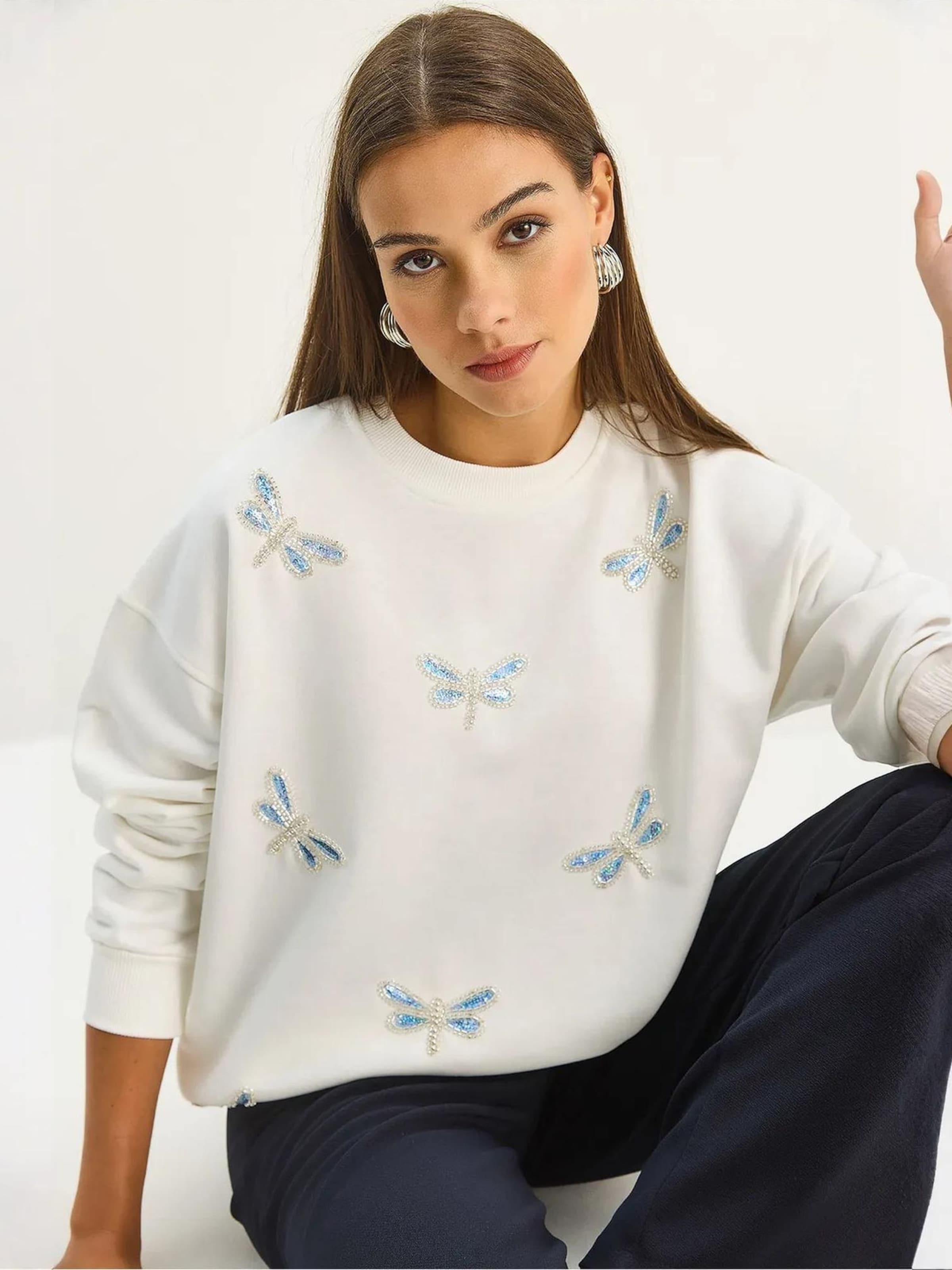 Bianco Lucci Свитшот в белом цвете
Bianco Lucci Свитшот в белом цвете