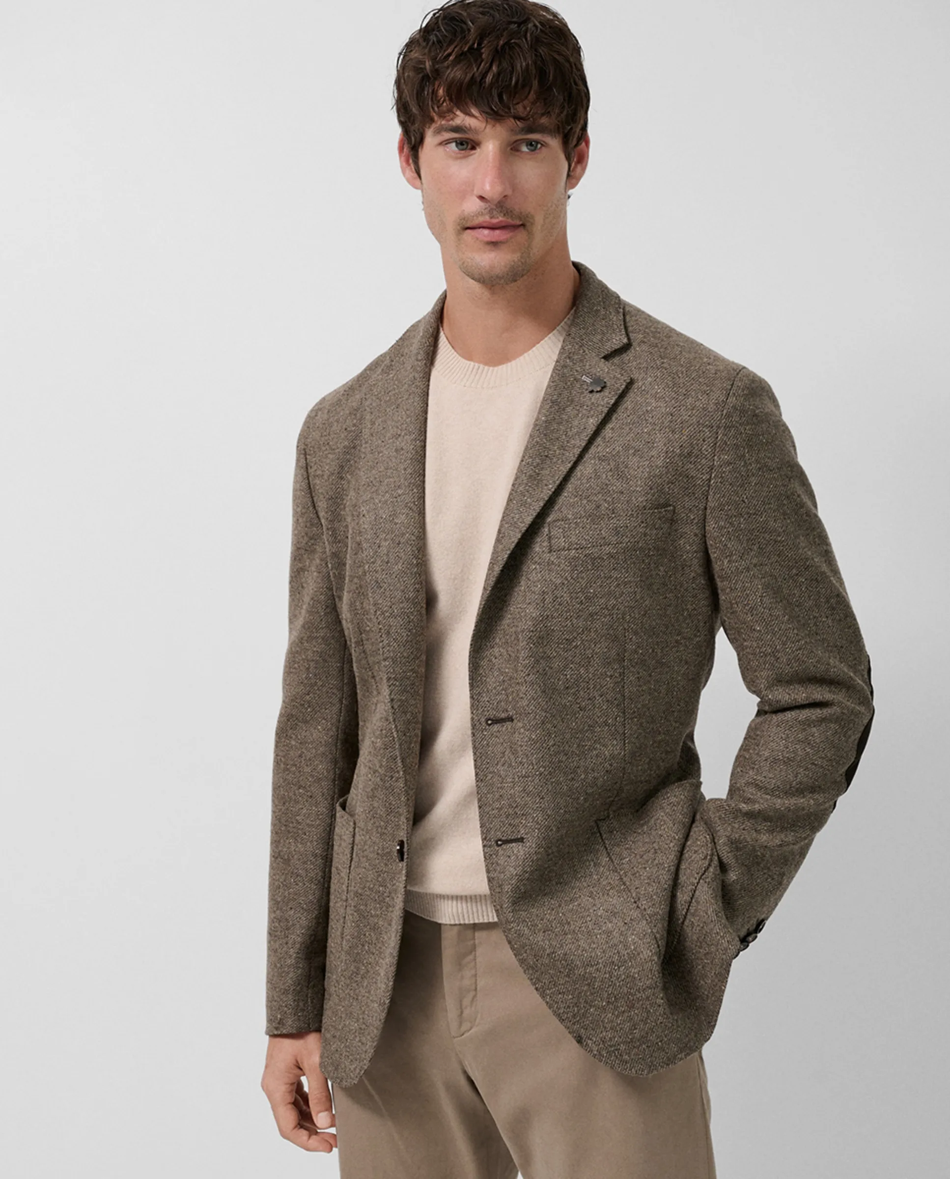 Мужская шерстяная куртка с налокотниками Roberto Verino, светло-коричневый
Мужская шерстяная куртка с налокотниками Roberto Verino, светло-коричневый