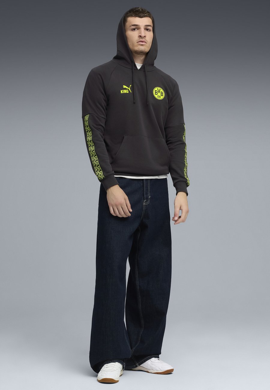 Худи Puma BVB KING , Flat Dark Gray-Yellow Alert/Dark Grey
Худи Puma BVB KING , Flat Dark Gray-Yellow Alert/Dark Grey