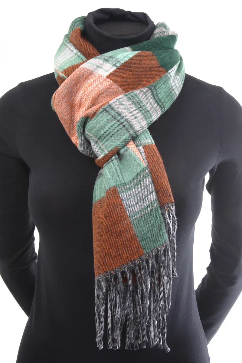 COLLEZIONE ALESSANDRO модный шарф "Claire" в великолепных цветовых сочетаниях, зеленый
COLLEZIONE ALESSANDRO модный шарф "Claire" в великолепных цветовых сочетаниях, зеленый