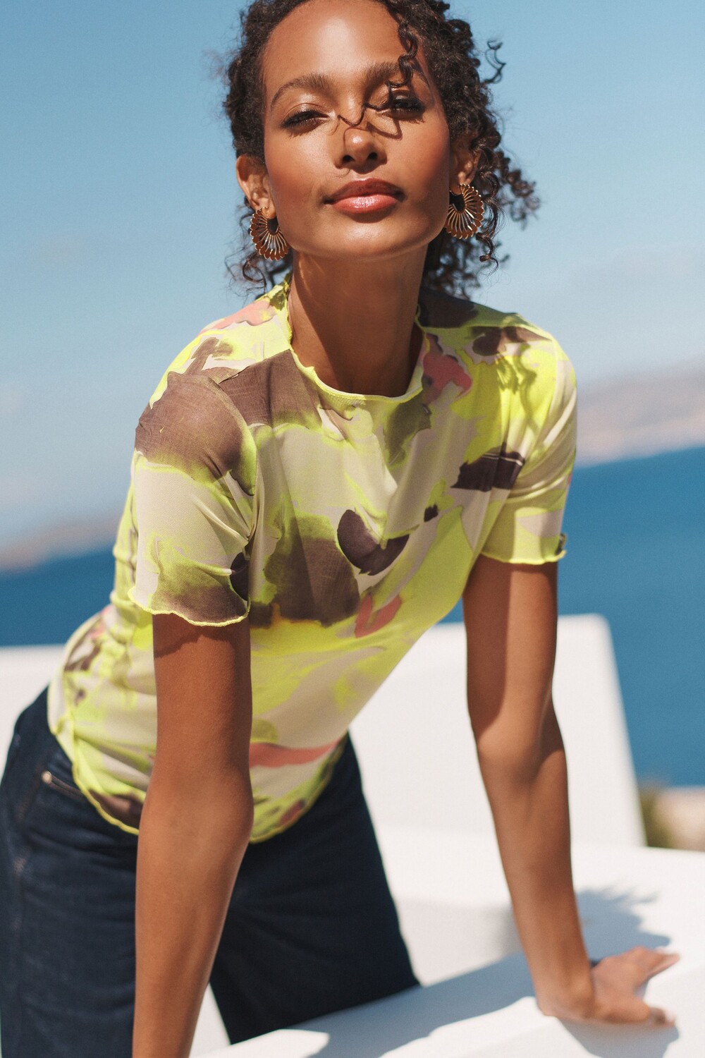 Сетчатая футболка с короткими рукавами и рюшами по краю Next, желтый
Сетчатая футболка с короткими рукавами и рюшами по краю Next, желтый