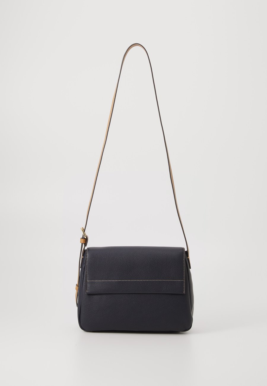 Сумка кросс-боди PARFOIS CROSSBODY BAG DAPHNE , Navy/Dark Blue
Сумка кросс-боди PARFOIS CROSSBODY BAG DAPHNE , Navy/Dark Blue