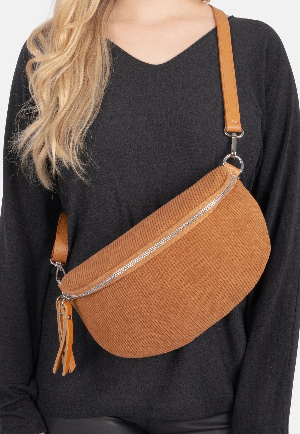 Сумка через плечо KIMIKO CORD SIZE M Seasons of April, цвет Cognac
Сумка через плечо KIMIKO CORD SIZE M Seasons of April, цвет Cognac