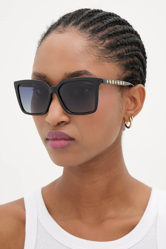 Солнцезащитные очки Guess, черный
Солнцезащитные очки Guess, черный
