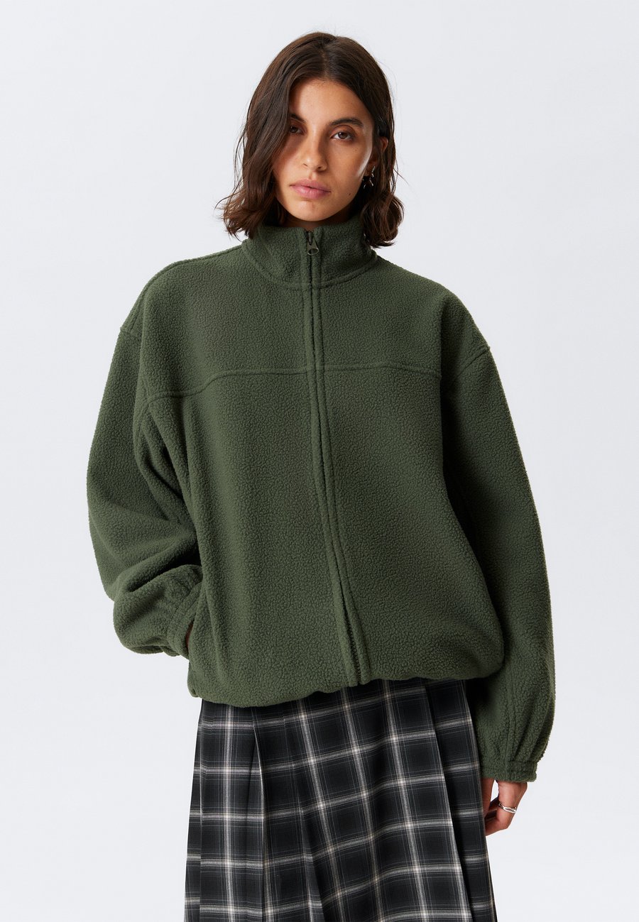 Флисовая куртка Weekday JACKET, Dark Khaki Green/Khaki
Флисовая куртка Weekday JACKET, Dark Khaki Green/Khaki