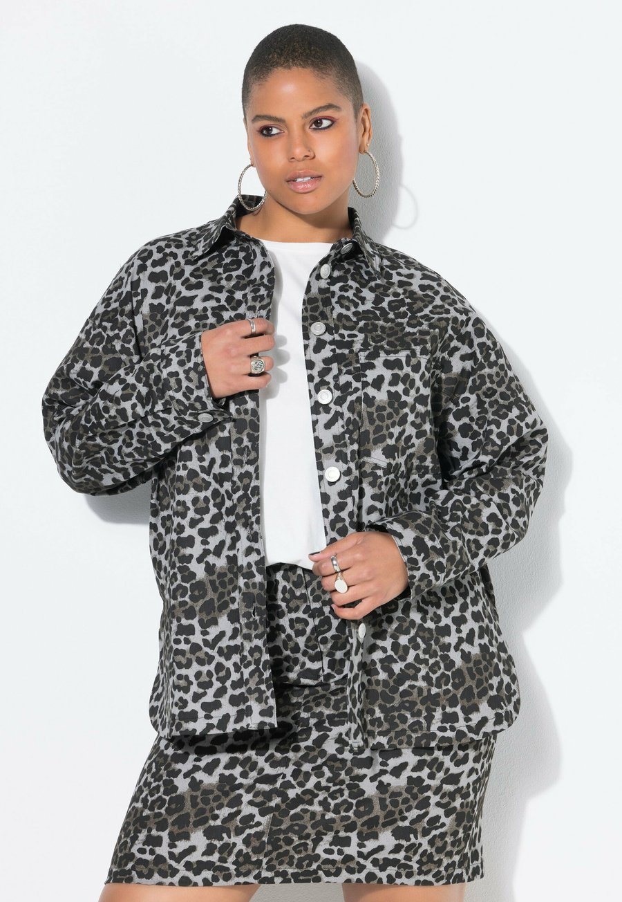 Блуза Studio Untold Button-down blouse, Stone Grey/Grey
Блуза Studio Untold Button-down blouse, Stone Grey/Grey