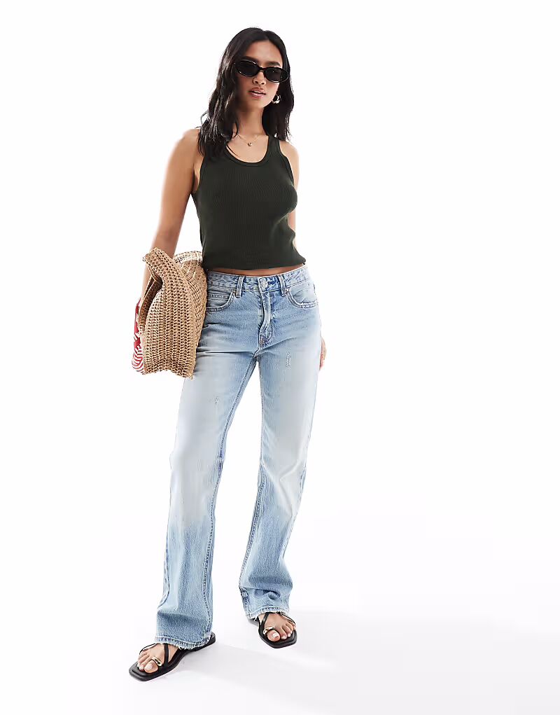 Джинсы Stradivarius Petite D98 прямого кроя светло-голубого цвета
Джинсы Stradivarius Petite D98 прямого кроя светло-голубого цвета