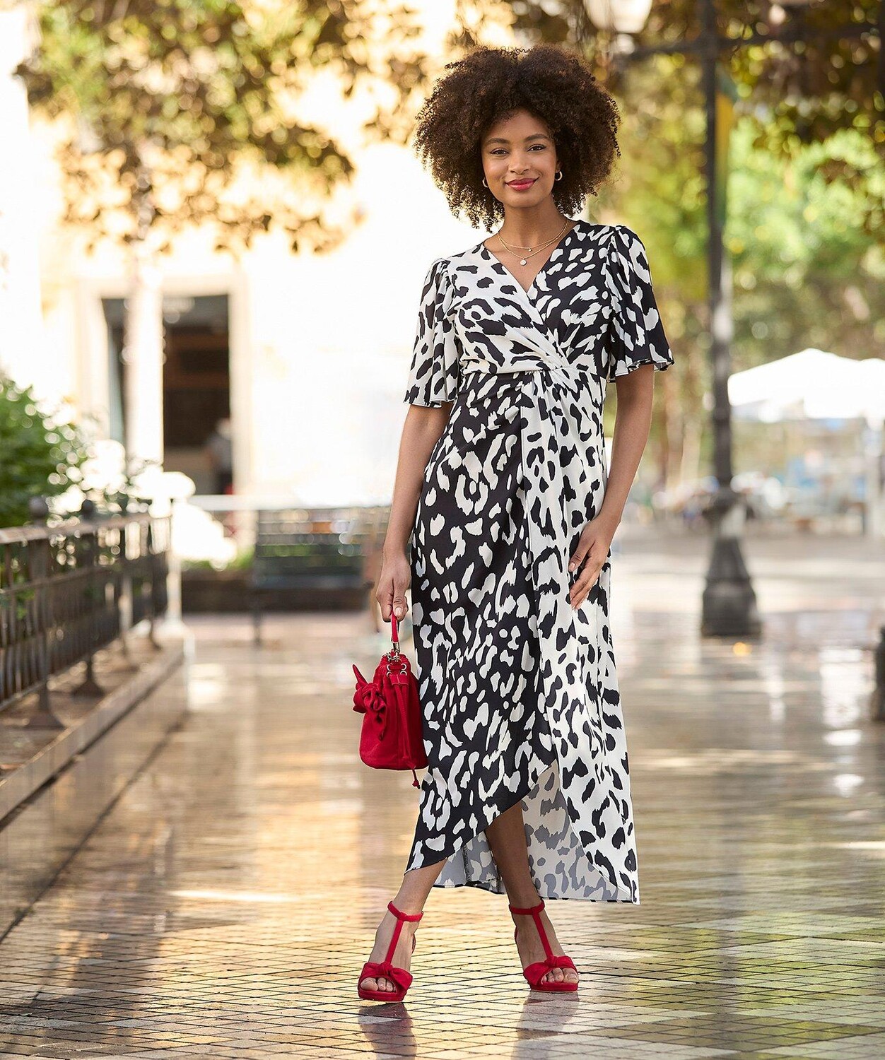 Шелковистое платье миди с монохромным животным принтом и запахом Joe Browns, мультиколор
Шелковистое платье миди с монохромным животным принтом и запахом Joe Browns, мультиколор