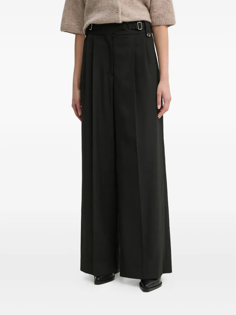 Плиссированные брюки с поясом By Malene Birger, черный
Плиссированные брюки с поясом By Malene Birger, черный