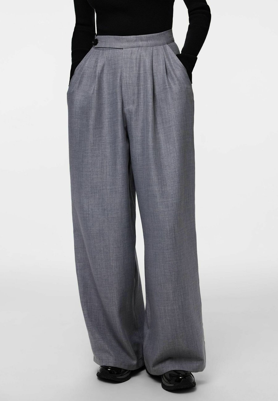 Брюки Pieces PCNINA HW BUNDFALTEN, Ultimate Grey/Grey
Брюки Pieces PCNINA HW BUNDFALTEN, Ultimate Grey/Grey