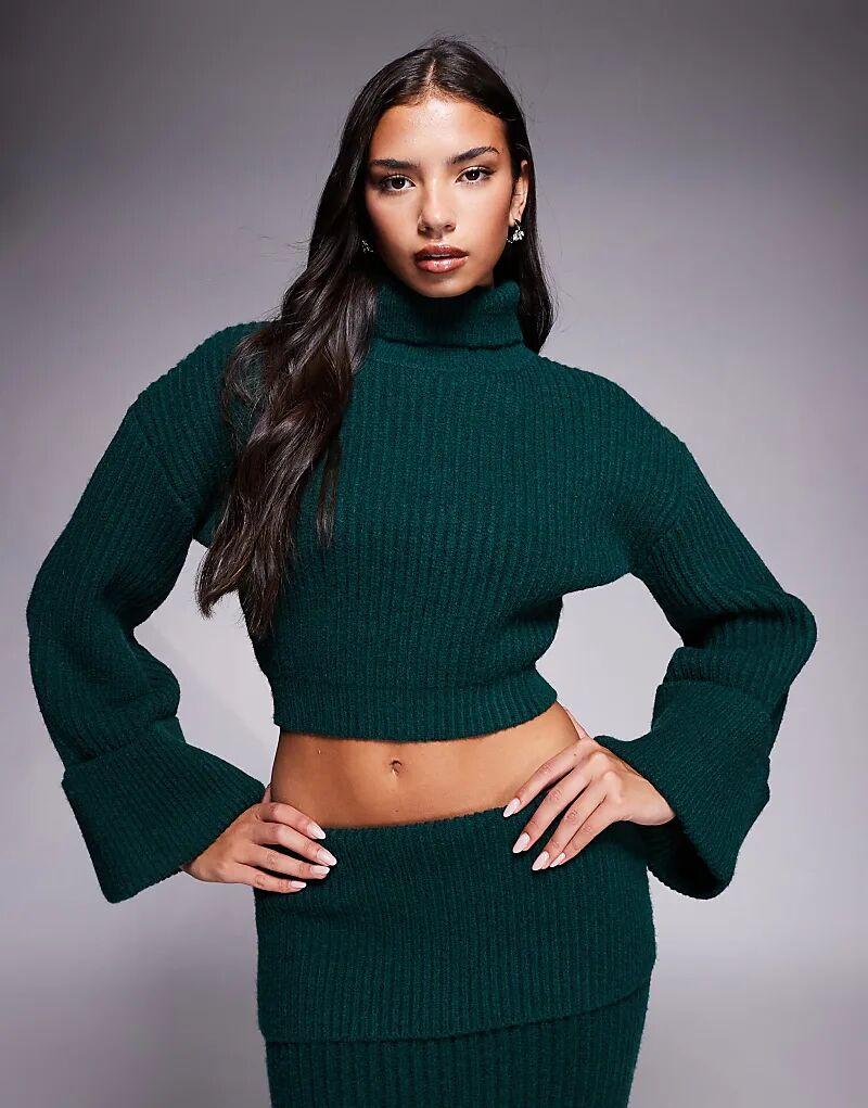 Эксклюзивный укороченный джемпер Mabel от Wanderdoll с водолазкой и широкими отворотами на рукавах в цвете «лесной зеленый»
Эксклюзивный укороченный джемпер Mabel от Wanderdoll с водолазкой и широкими отворотами на рукавах в цвете «лесной зеленый»