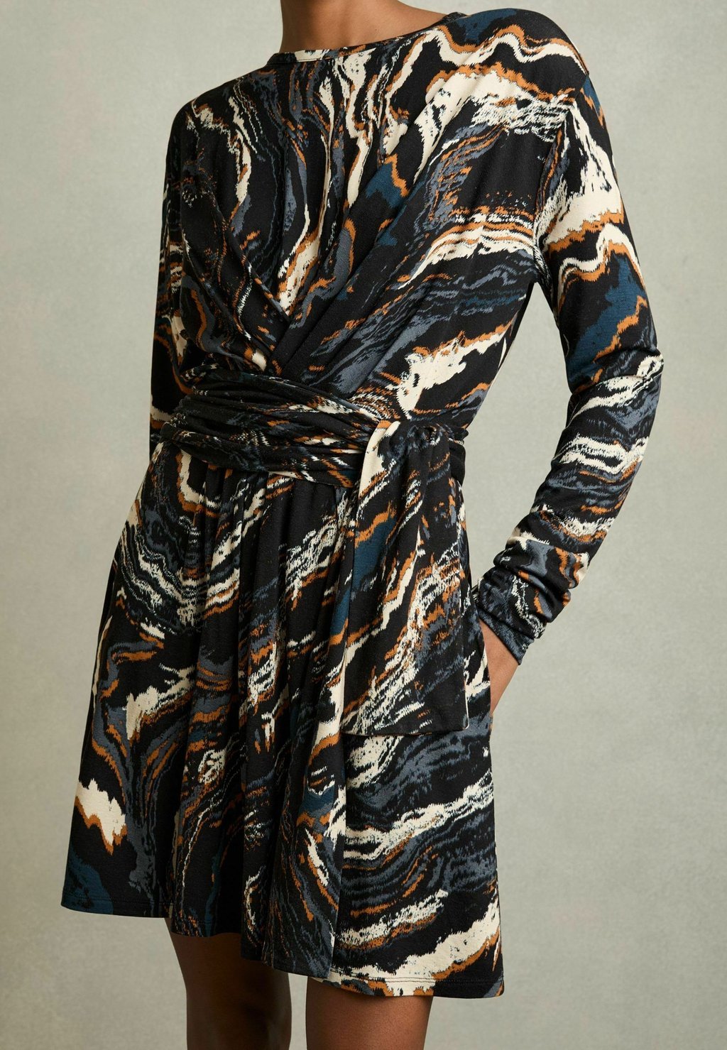 Платье из джерси REGULAR FIT-JASMINE PRINTED TIE WAIST Reiss, черный
Платье из джерси REGULAR FIT-JASMINE PRINTED TIE WAIST Reiss, черный