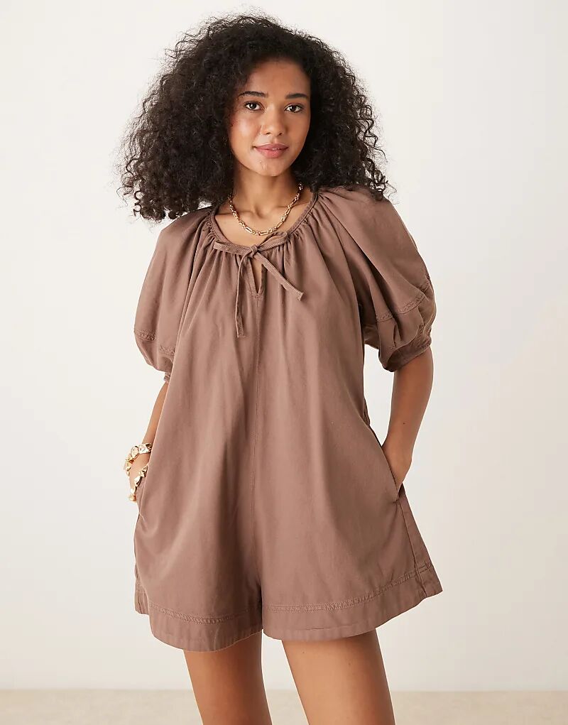 Мягкий джинсовый комбинезон ASOS DESIGN с рукавами-фонариками цвета мокко
Мягкий джинсовый комбинезон ASOS DESIGN с рукавами-фонариками цвета мокко