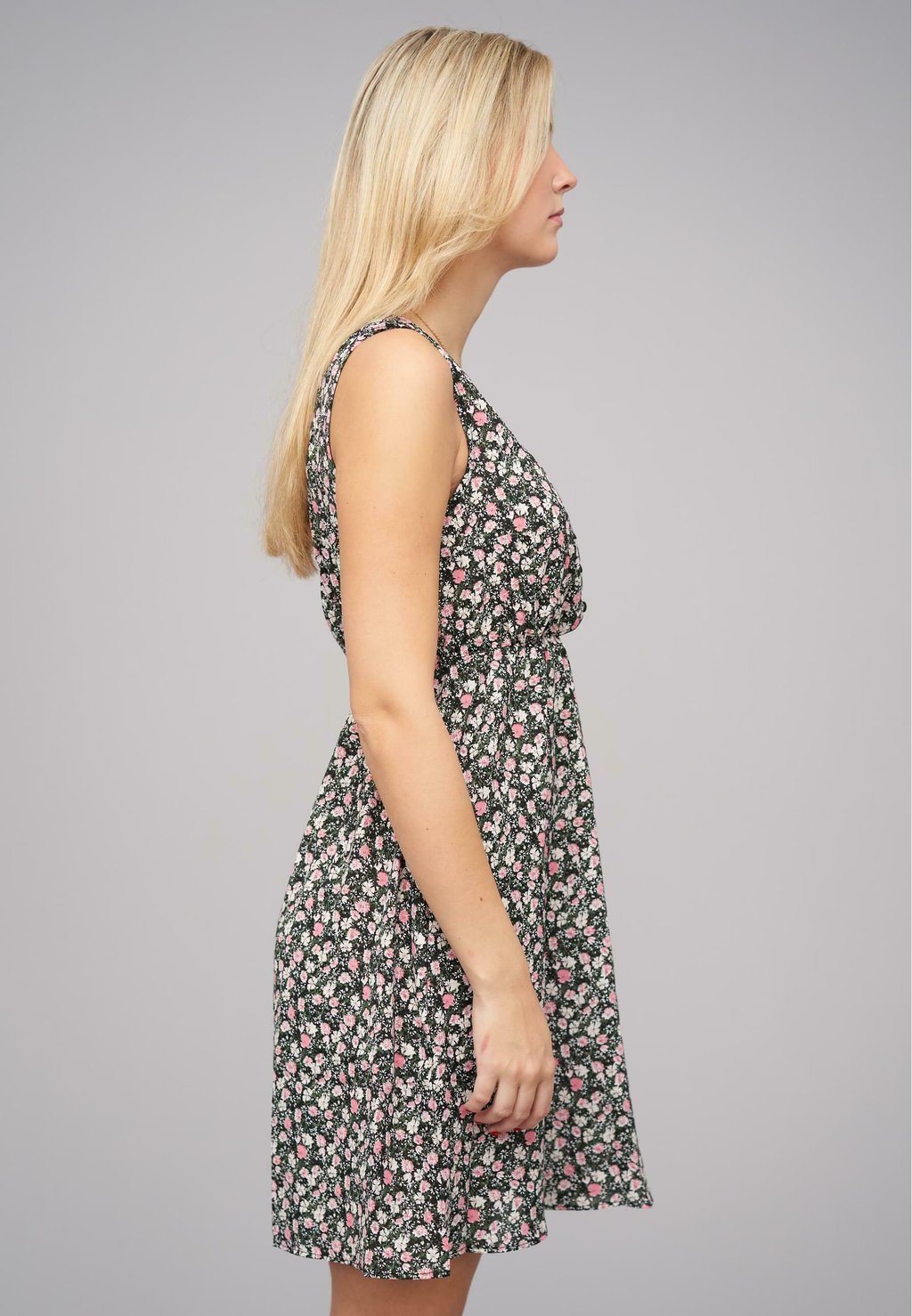 Повседневное платье LEICHTES SOMMER MIT KNOPFLEISTE Cloud 5ive, черный
Повседневное платье LEICHTES SOMMER MIT KNOPFLEISTE Cloud 5ive, черный