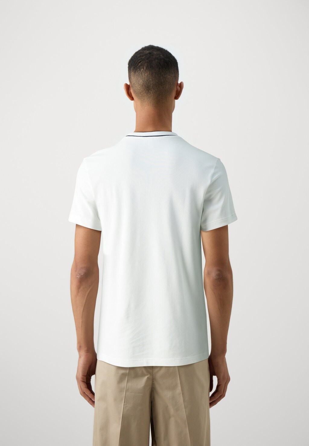 Базовая футболка ESSENTIAL Lacoste, кремовый
Базовая футболка ESSENTIAL Lacoste, кремовый