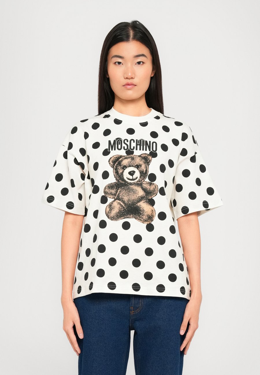 Футболка MOSCHINO TEDDY POLKA DOTS, White
Футболка MOSCHINO TEDDY POLKA DOTS, White