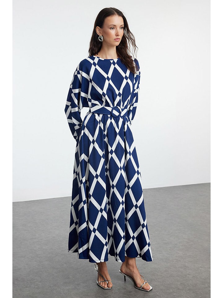 Длинное платье trendyol, синий/белый
Длинное платье trendyol, синий/белый