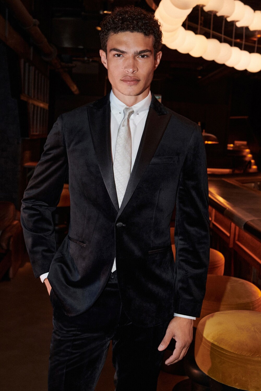 Бархатный костюмный пиджак приталенного кроя Next, черный
Бархатный костюмный пиджак приталенного кроя Next, черный