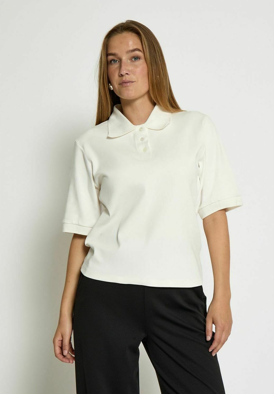 Поло PEPPERCORN FIOLA GOTS, Cloud Dancer/White
Поло PEPPERCORN FIOLA GOTS, Cloud Dancer/White