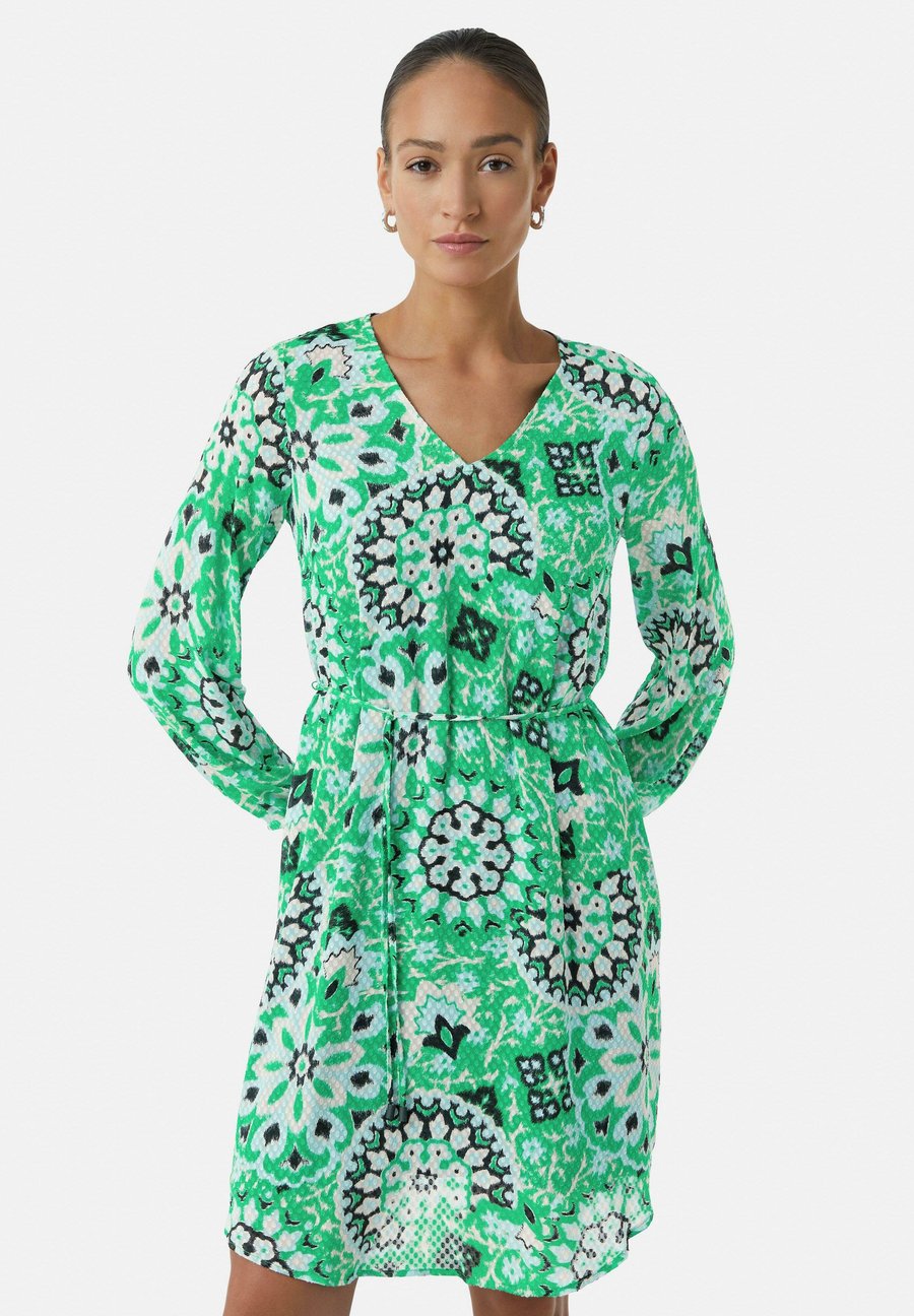 Платье comma MIT ALL-OVER, Smaragd/Green
Платье comma MIT ALL-OVER, Smaragd/Green