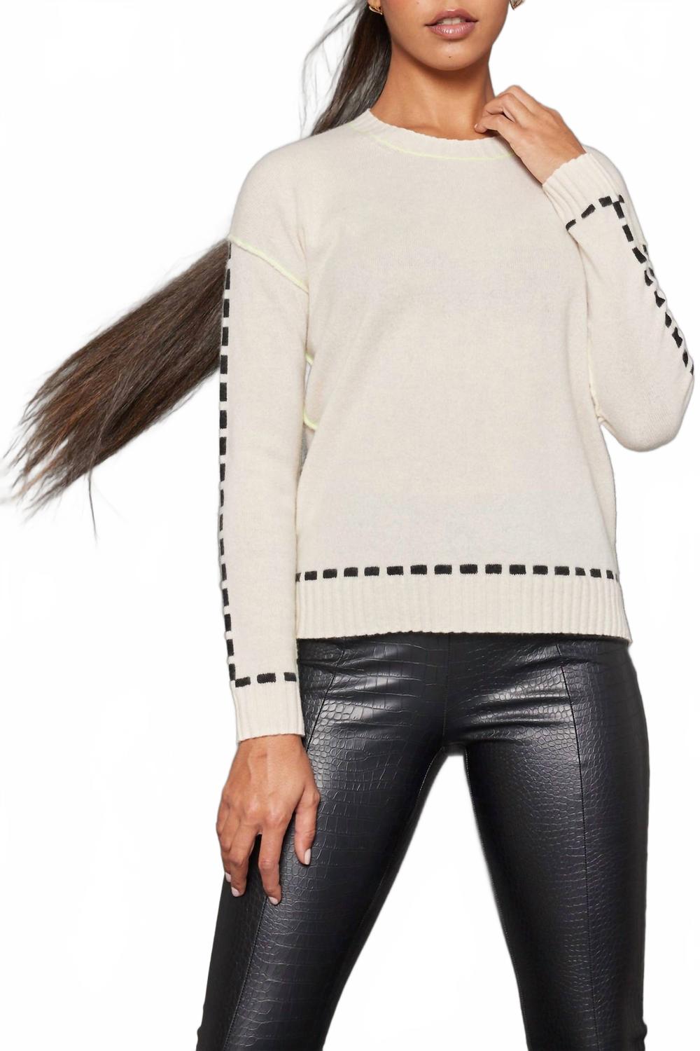 Свитер с видеорегистратором в глазури LISA TODD, Frosting
Свитер с видеорегистратором в глазури LISA TODD, Frosting