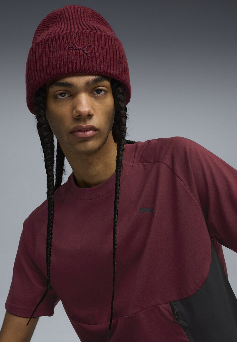 Шапка Puma Beanie, Ruby Shimmer/Red
Шапка Puma Beanie, Ruby Shimmer/Red